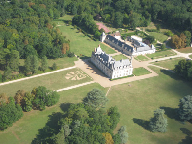 VIP excursion Loire valley castles: Cheverny and Beauregard by a Private Helicopter, thanks to Private Jet Charter service from AB Corporate Aviation, showing loire-valley-castle-beauregard.