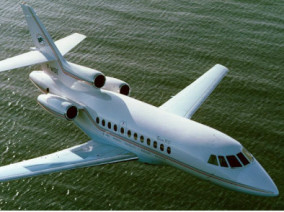 Dassault Falcon 900 EX, Private Jet, used by Private Jet Charter service from AB Corporate Aviation, showing dassault-falcon-900-flying.