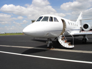Dassault falcon 20 outside, Business jet charter cost