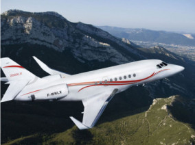 Dassault Falcon 2000, Private Jet, used by Private Jet Charter service from AB Corporate Aviation, showing falcon-2000lx-flying.