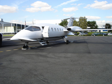 Piaggio p180 avanti exterior, Private aircraft charter