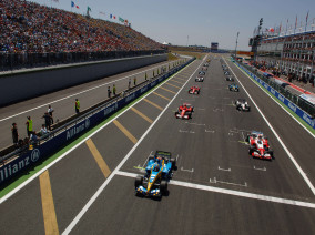 VIP excursion Formula One Grand-Prix by a Business Aircraft, thanks to Private Jet Charter service from AB Corporate Aviation, showing formula-one-grand-prix-start.