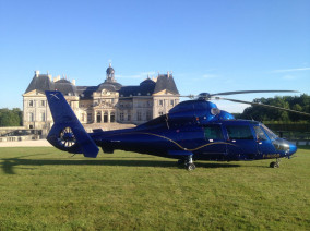 VIP excursion Paris sightseeing tour: castle of Vaux le Vicomte by a Private Helicopter, thanks to Private Jet Charter service from AB Corporate Aviation, showing castle-of-vaux-le-vicomte-garden.