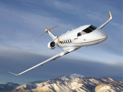 Bombardier challenger 350 flying, private aircraft